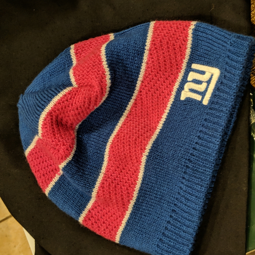 NWOT NY GIANTS Women's Health Blue/Pink Beanie - Picture 2 of 4